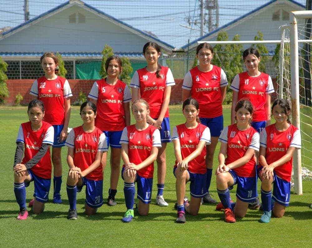 The squad standing together in club kit before a match